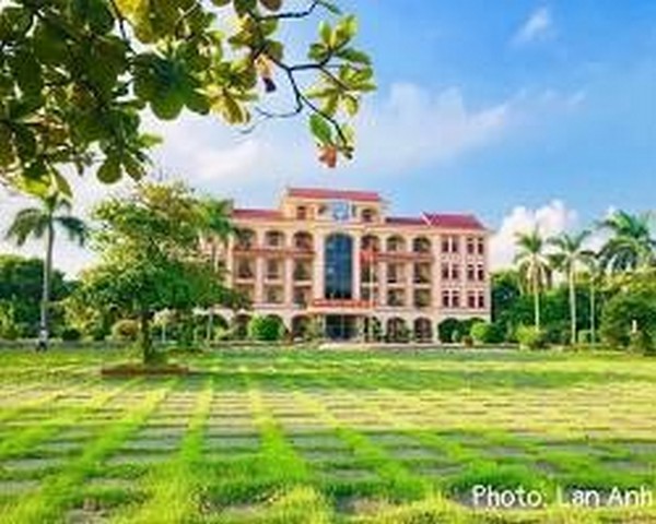 Trường THPT Chuyên Nguyễn Trãi