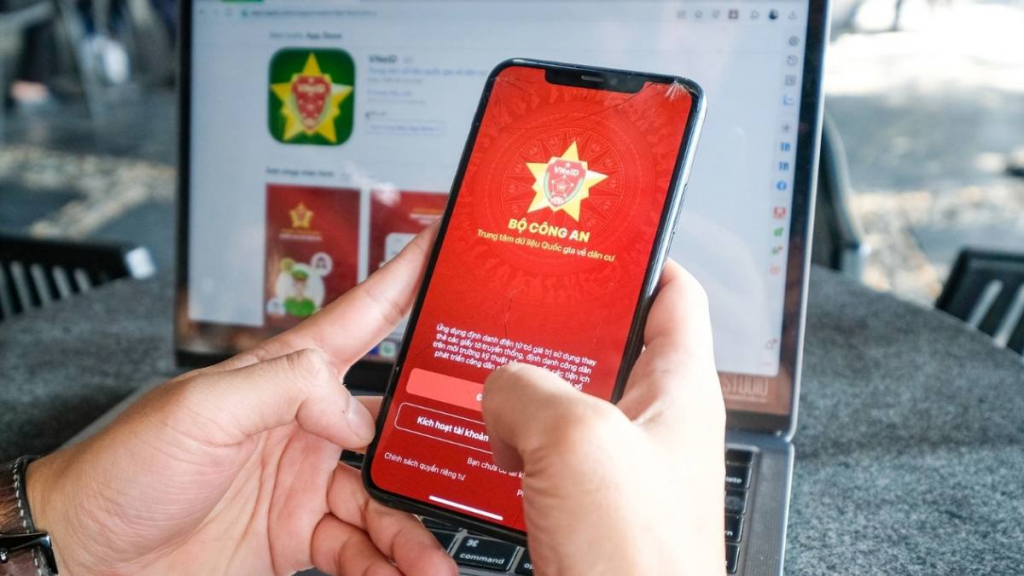 Kiểm tra bằng ứng dụng điện thoại