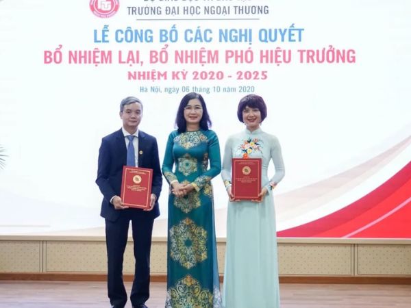 Làm Bằng Đại Học Ngoại Thương Chuẩn Mẫu Phôi 2024